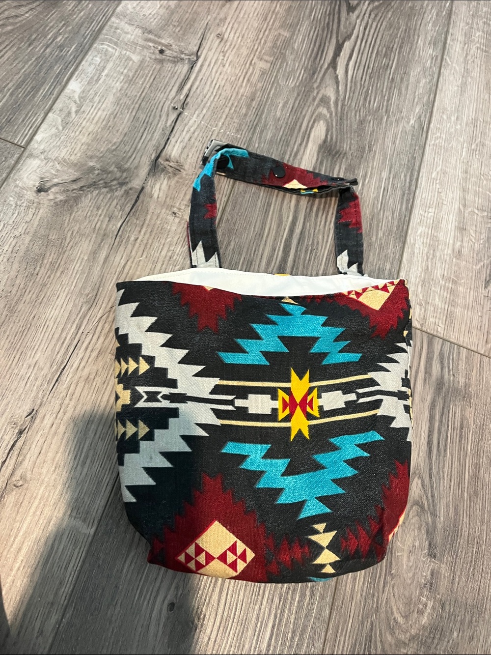 Like new Aztec-Print Canvas Tote Bag/car trash can with adjustable snaps